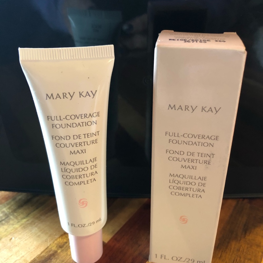 Mary Kay Full Coverage Foundation Beige 300